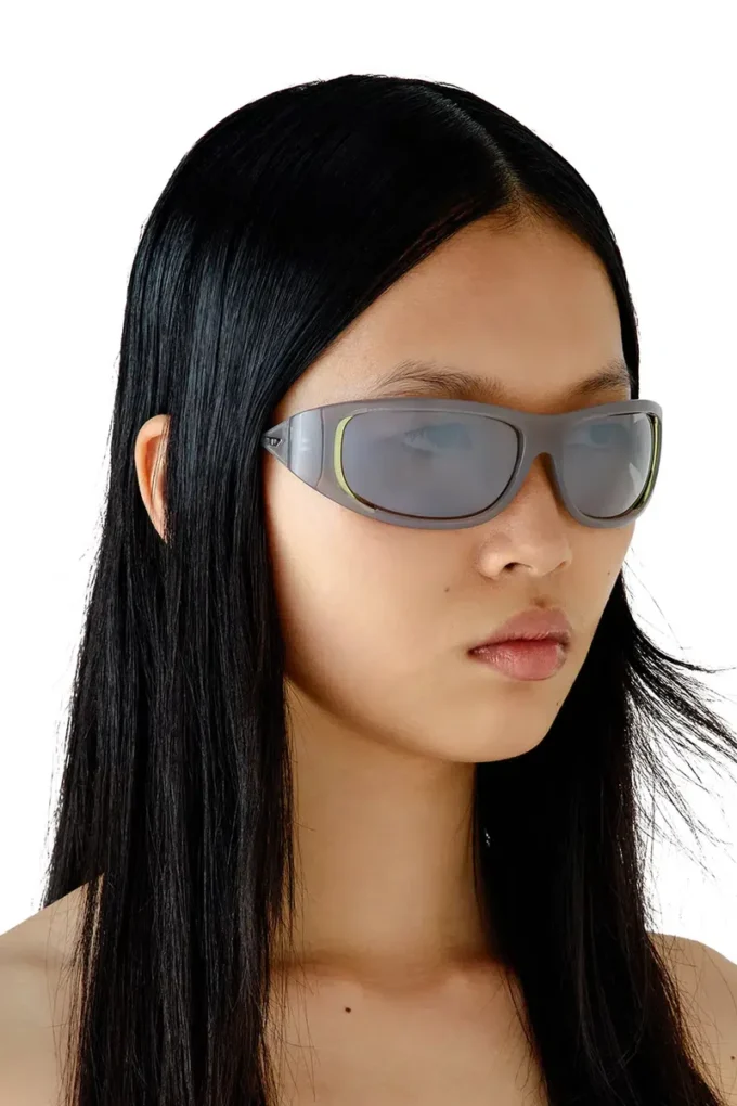 0dl3001 size 61 Wraparound style sunglasses