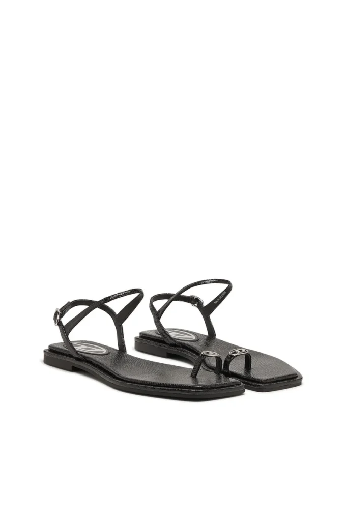 d-amber infra 0 D-AMBER – Sandal in leather with metallic logo