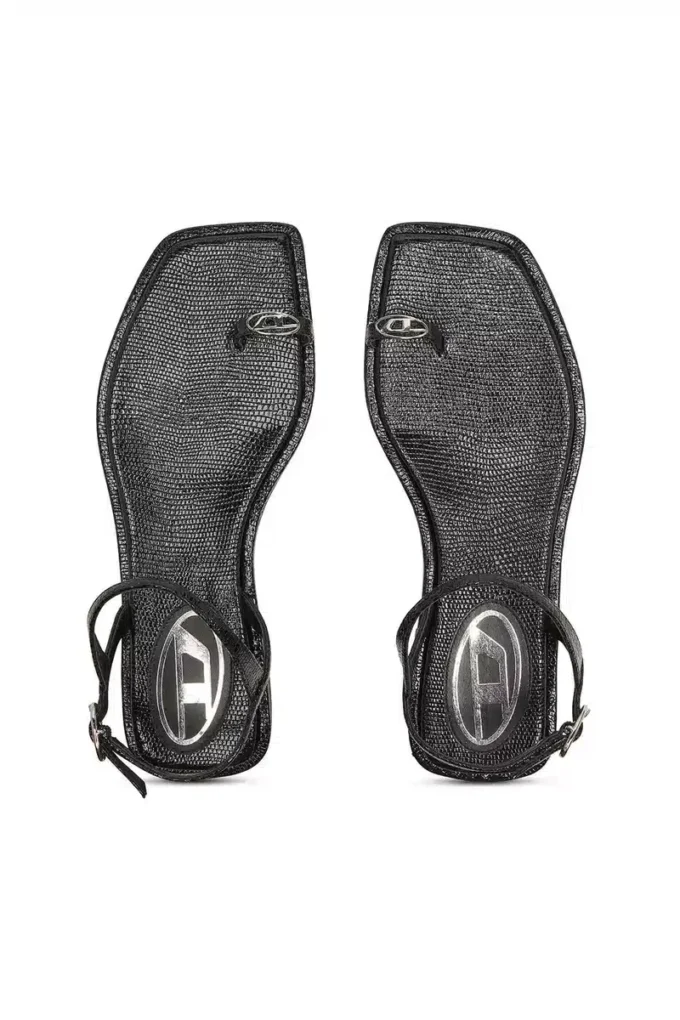 d-amber infra 0 D-AMBER – Sandal in leather with metallic logo