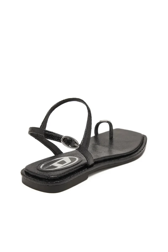 d-amber infra 0 D-AMBER – Sandal in leather with metallic logo