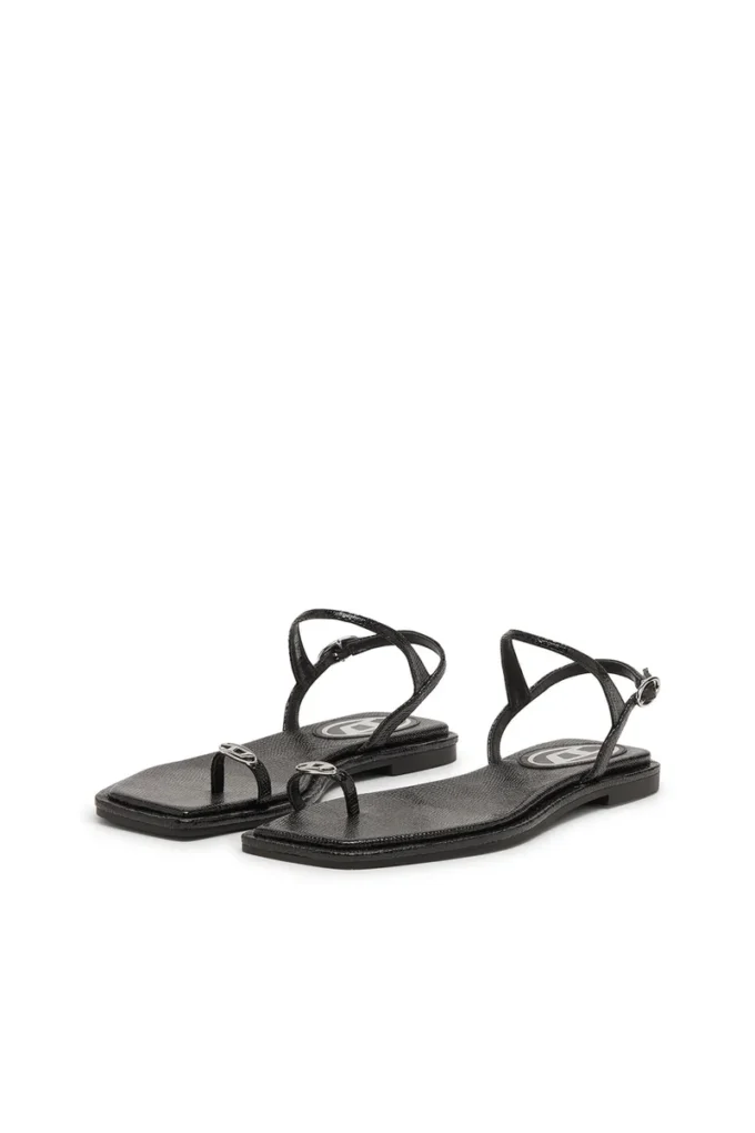 d-amber infra 0 D-AMBER – Sandal in leather with metallic logo