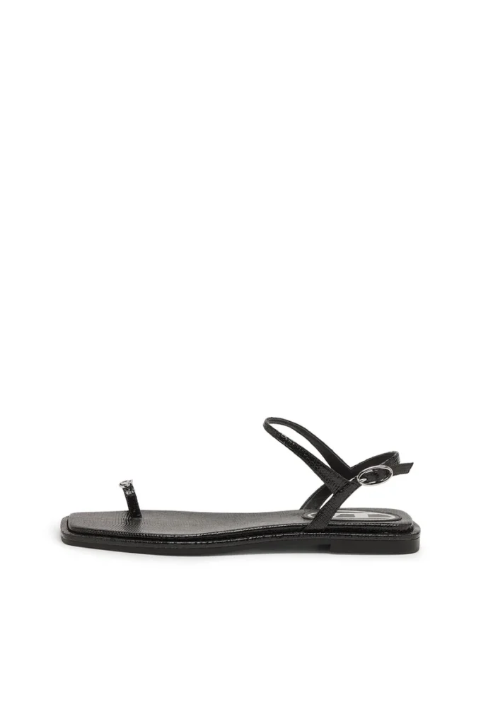 d-amber infra 0 D-AMBER – Sandal in leather with metallic logo