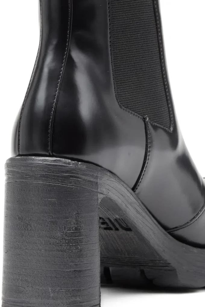 d-hammer ch d w D-Hammer-High-heel boots with Oval D plaque