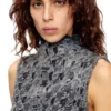 de-tapi-fsh1 Sleeveless top in houndstooth tie-dye denim