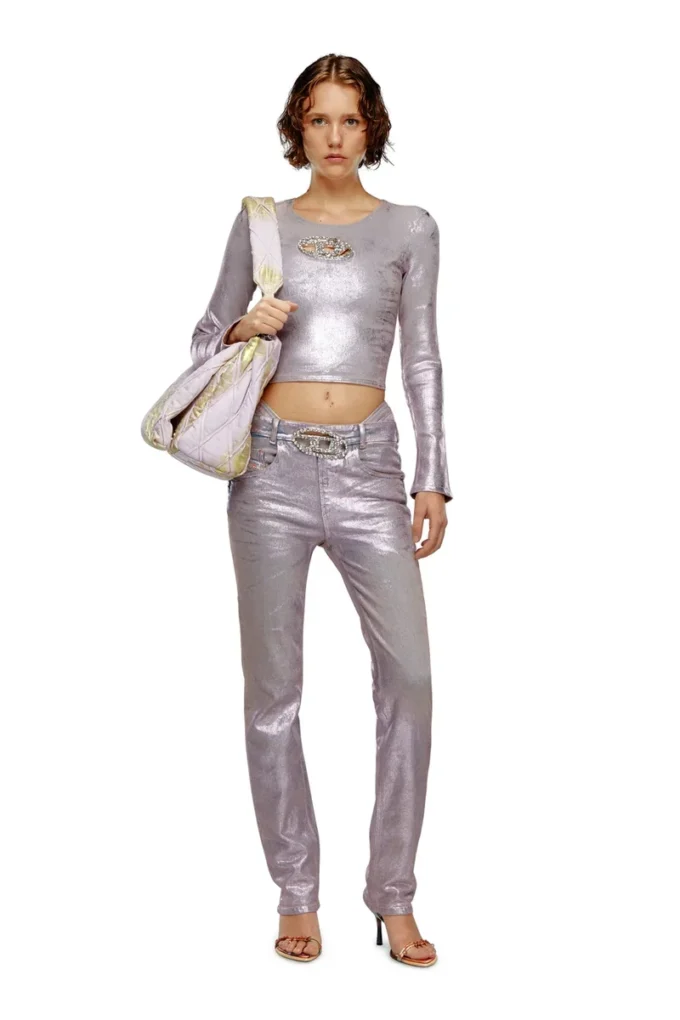de-top1-fse Long-sleeve top with crystal plaque