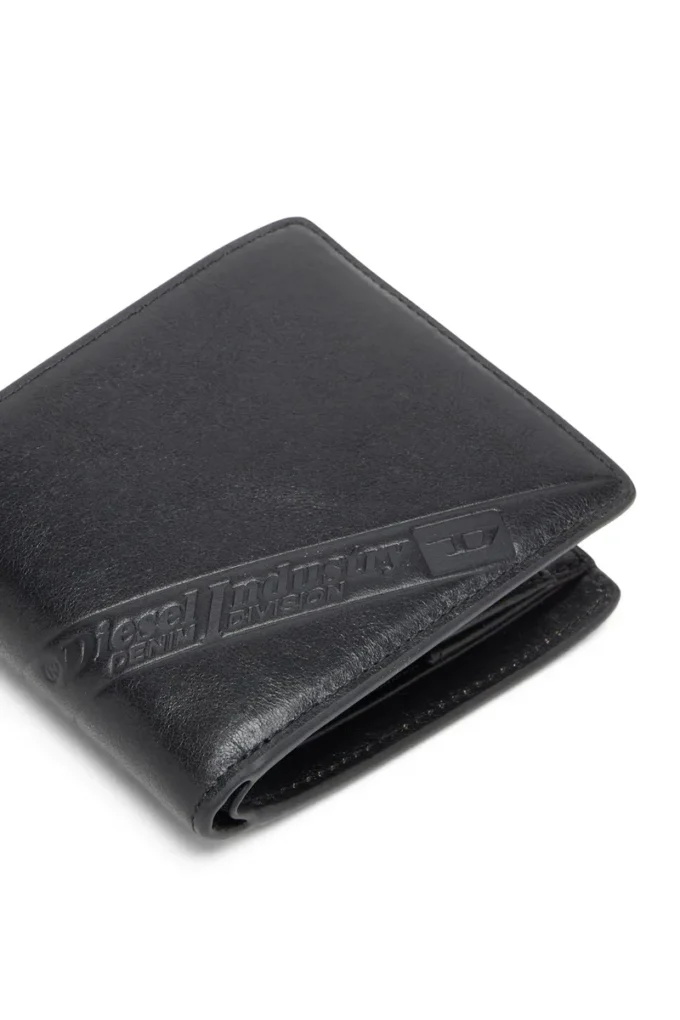 flag-d bi-fold coin s 3d Bi-fold leather wallet with embossed logo