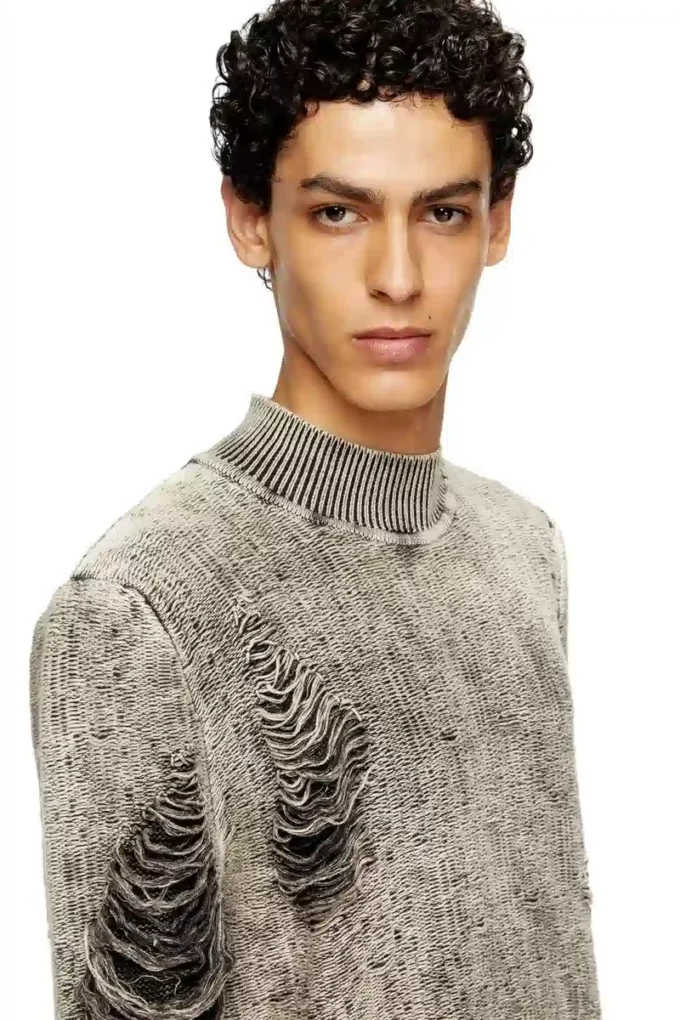 k-fjordi Destroyed jumper with floating yarns
