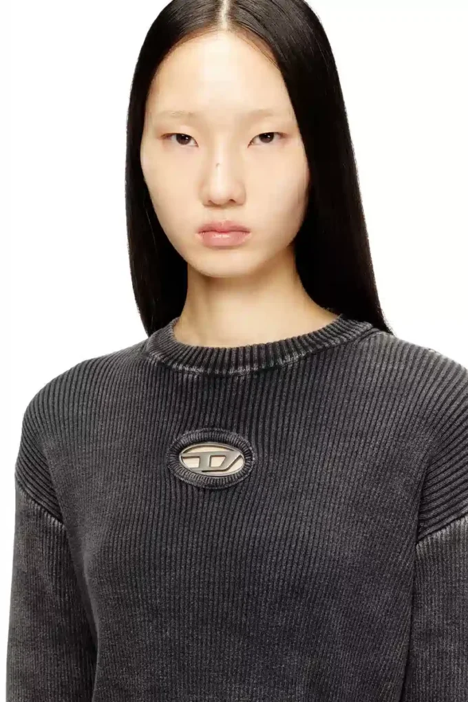 m-anchorex Cut-out ribbed jumper with Oval D plaque