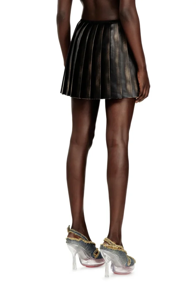 o-saka-mini Short pleated skirt with distressed effect