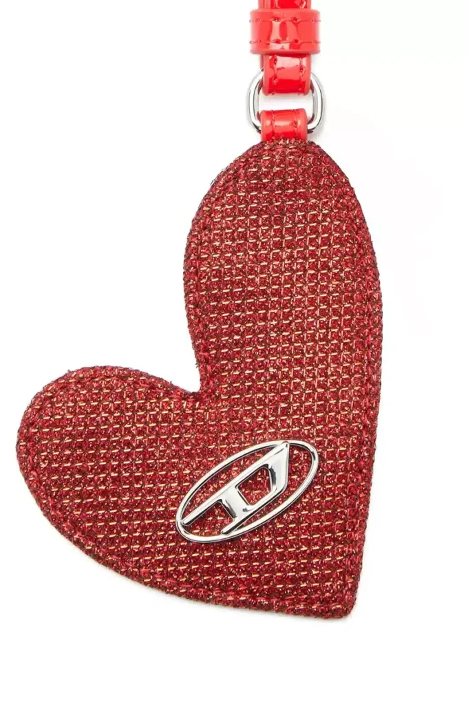 play mirror Heart charm with logo in metal