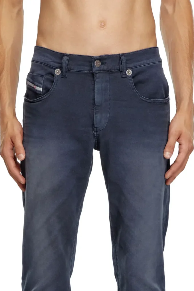 slim 2060 d-strukt joggjeans&reg; 0670m Find nearest store