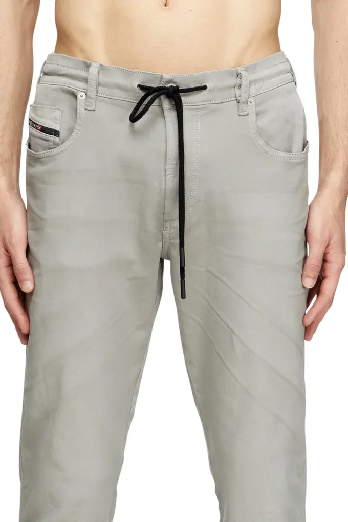 slim 2062 d-strukt joggjeans&reg; 0670m Find nearest store