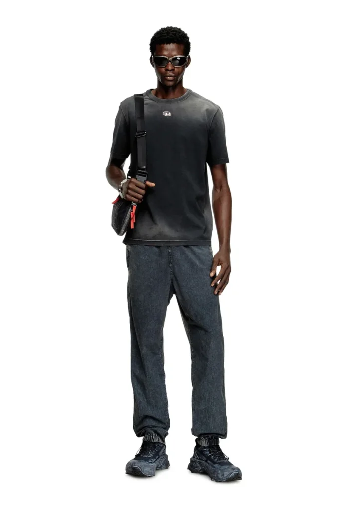 t-adjust-t1 Faded T-shirt with cut-out Oval D