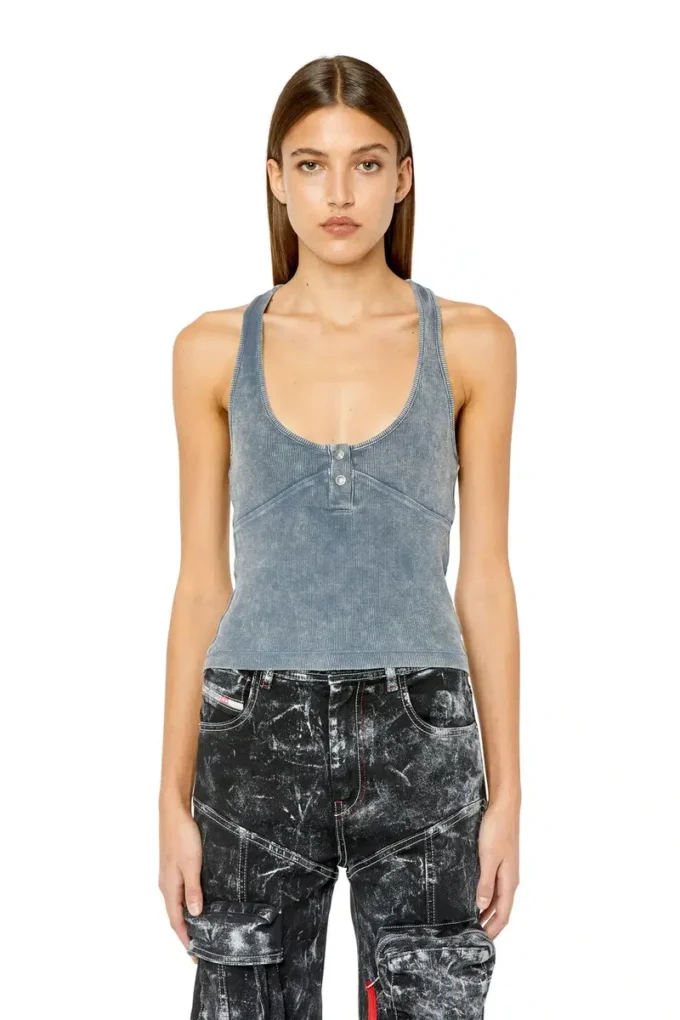 t-aniesse Ribbed racerback top with button opening
