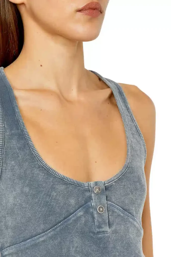 t-aniesse Ribbed racerback top with button opening