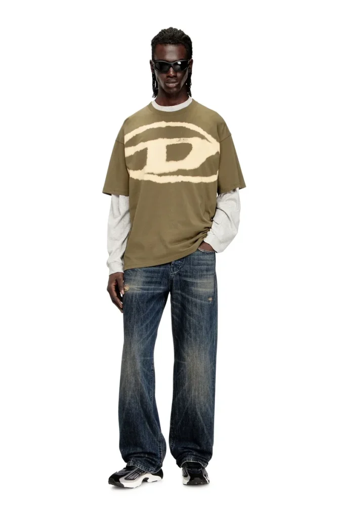 t-boxt-bleach T-shirt with bleached Oval D logo