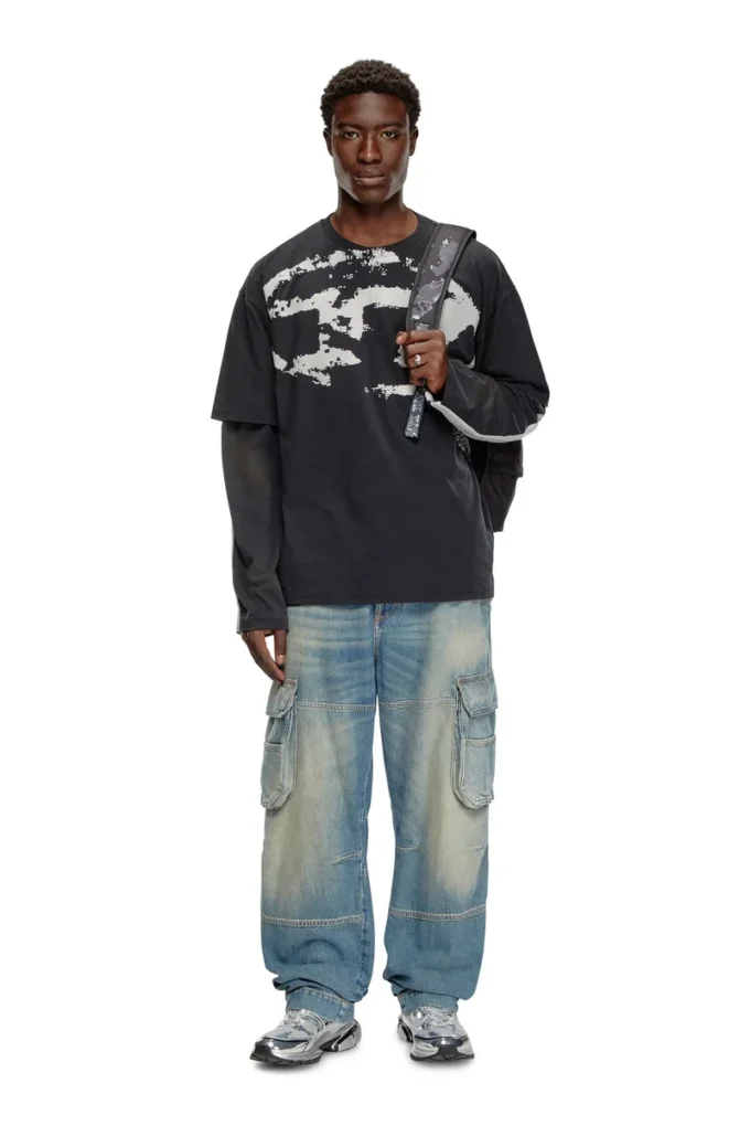 t-boxt-n14 T-shirt with distressed flocked logo
