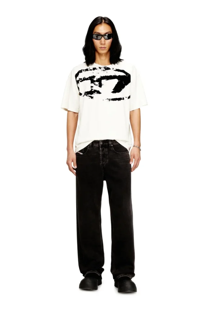 t-boxt-n14 T-shirt with distressed flocked logo