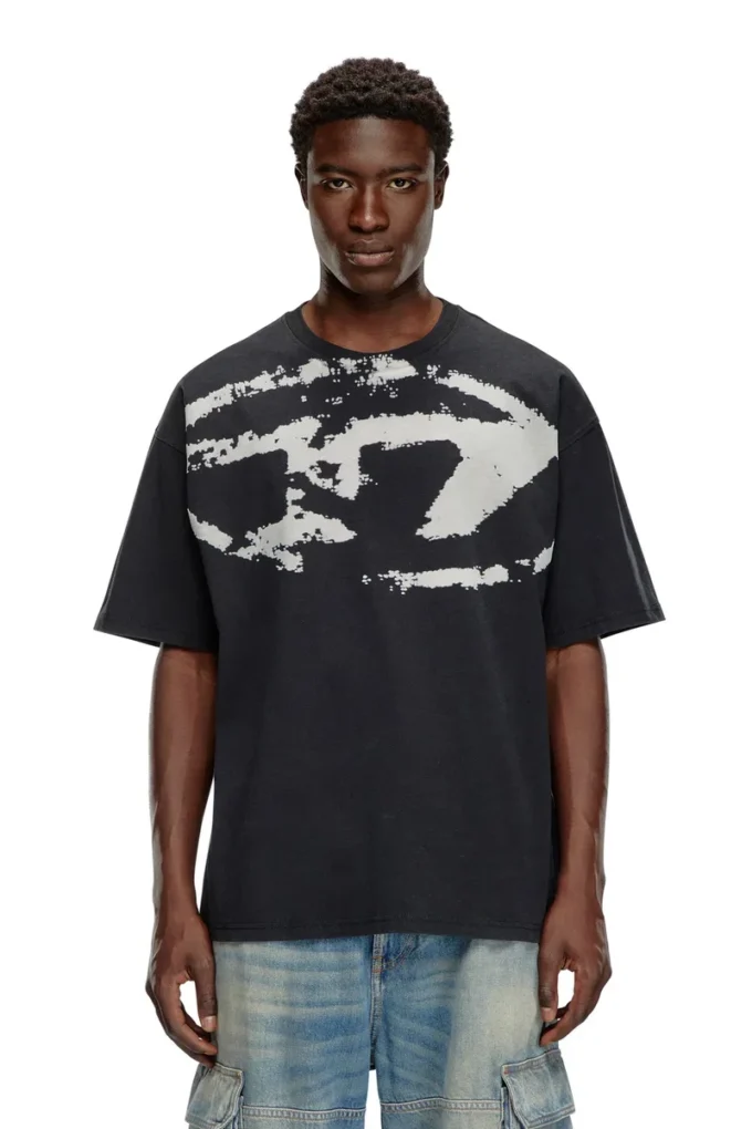 t-boxt-n14 T-shirt with distressed flocked logo