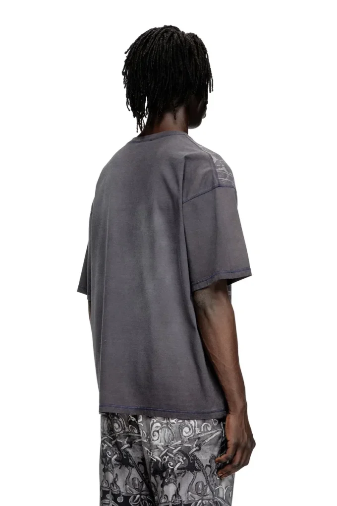 t-boxt-t13 T-shirt with tonal medieval print