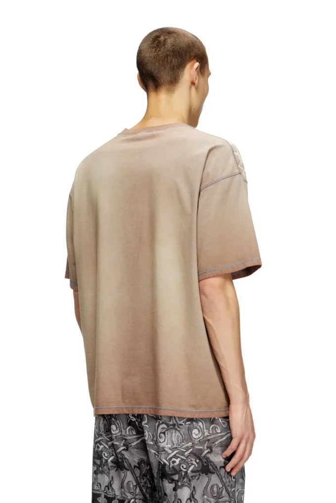 t-boxt-t13 T-shirt with tonal medieval print
