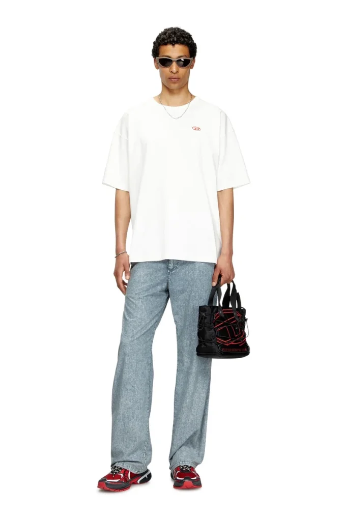 t-boxt-t6 T-shirt with red Oval D