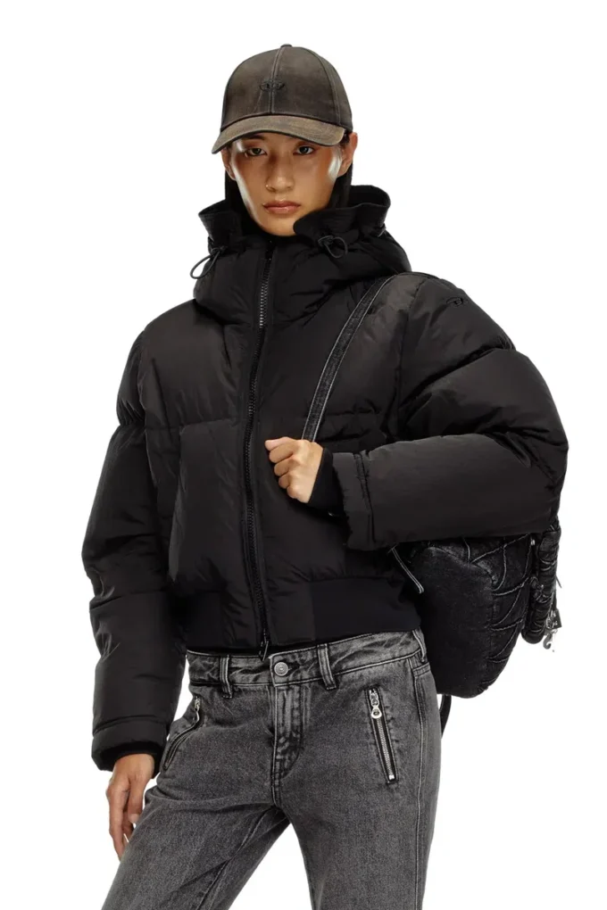 w-peyt-short-new-p1 Hooded down jacket in crinkled nylon