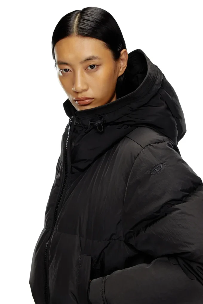 w-peyt-short-new-p1 Hooded down jacket in crinkled nylon